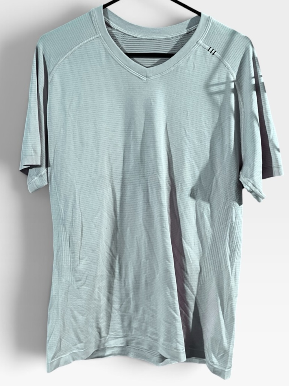 EUC Lululemon Metal Vent Tech Short Sleeve Shirt Mens V-Neck Tee Size M